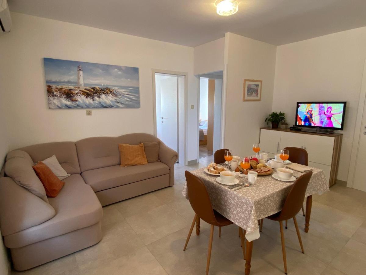 Apartments Poljak Supetarska Draga Esterno foto